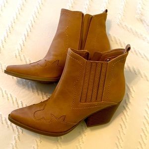 Indigo girl 5.5 women’s cowboy cowgirl ankle boots booties tan brand new